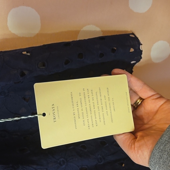 Trovata Navy Eyelet Top, Sz L NWT - Picture 2 of 7